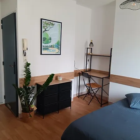 Joli Idealement Situe アパート ヴィシー